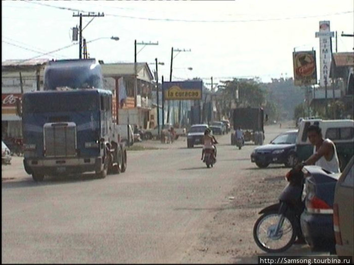 Улица Puerto Barrios,недалеко от порта. Гондурас