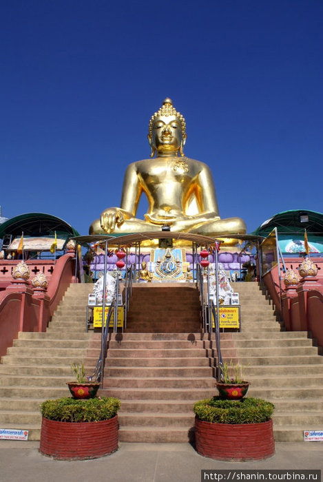 Будда на пъедестале Соп-Рыак, Таиланд