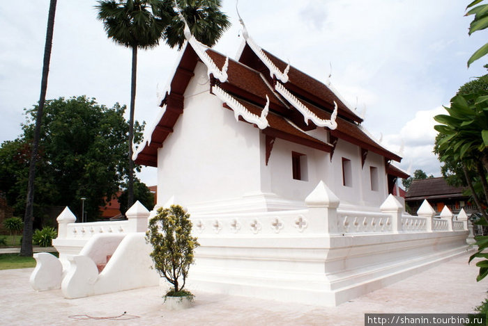 Белый храм Лампанг, Таиланд