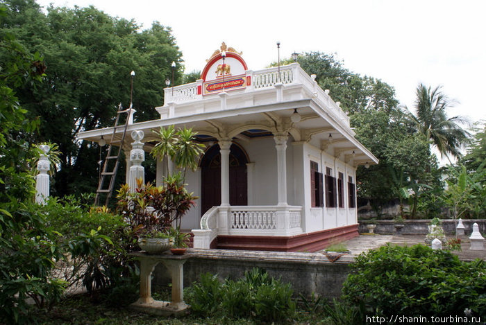 Белый храм на территории вата Си-Ронг-Муеанг Лампанг, Таиланд