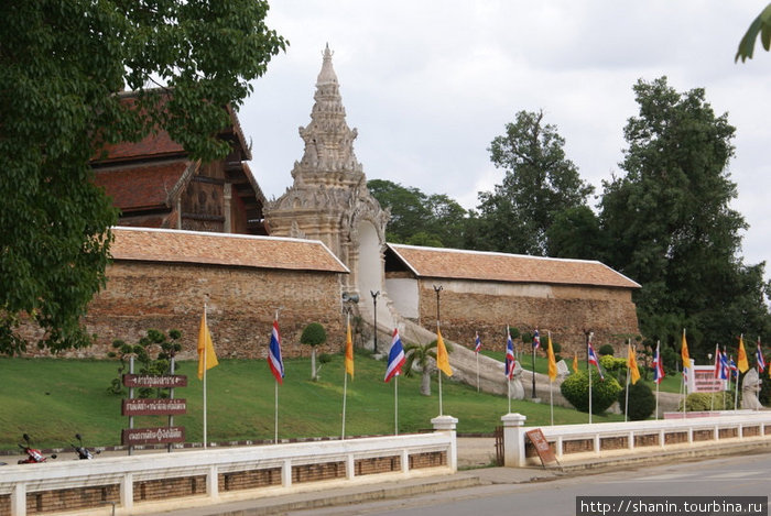 Ват Пхра-Тхат-Лампанг-Луанг Лампанг, Таиланд