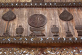 Деревянная панель храма