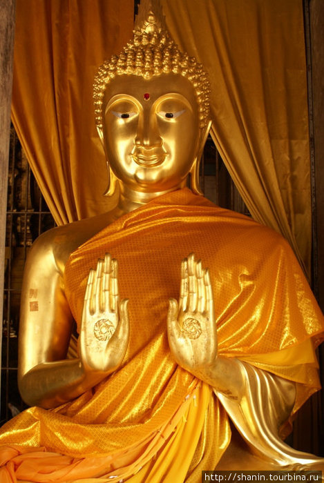 Золотой Будда с золотыми руками Лампанг, Таиланд