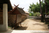 Во внутреннем дворе вата Пхра-Тхат-Лампанг-Луанг