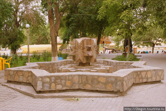 Фонтан- Восьмиконечная звезда Бухара, Узбекистан