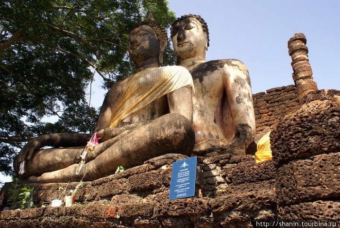 Два Будды — один за другим Си-Сатчаналай Исторический Парк, Таиланд