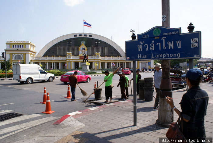 Площадь перед вокзалом в Бангкоке Таиланд