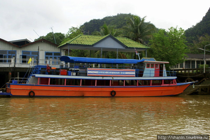 Лодка у пристани Пханг-Нга, Таиланд