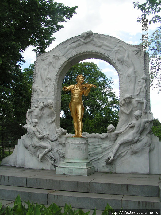 Памятник королю вальсов Вена, Австрия
