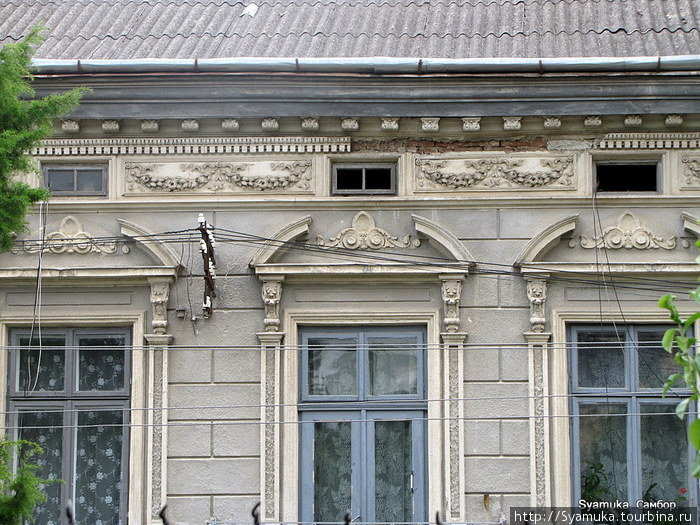 Бывшие купеческие дома стали жилым фондом города. Самбор, Украина