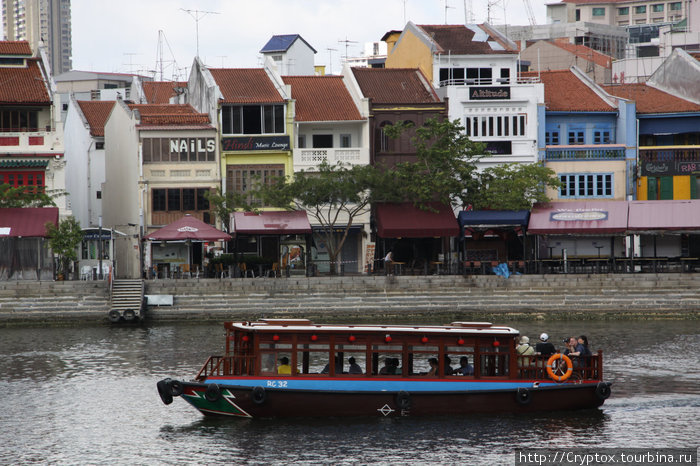 На носу каждой лодки рисуют глаз — чтобы видела опасность Сингапур (город-государство)