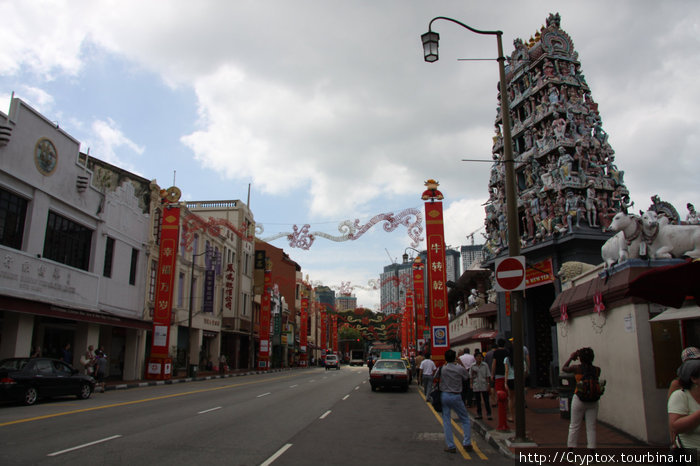 Рядом с индуистским храмом — китайский квартал Сингапур (город-государство)