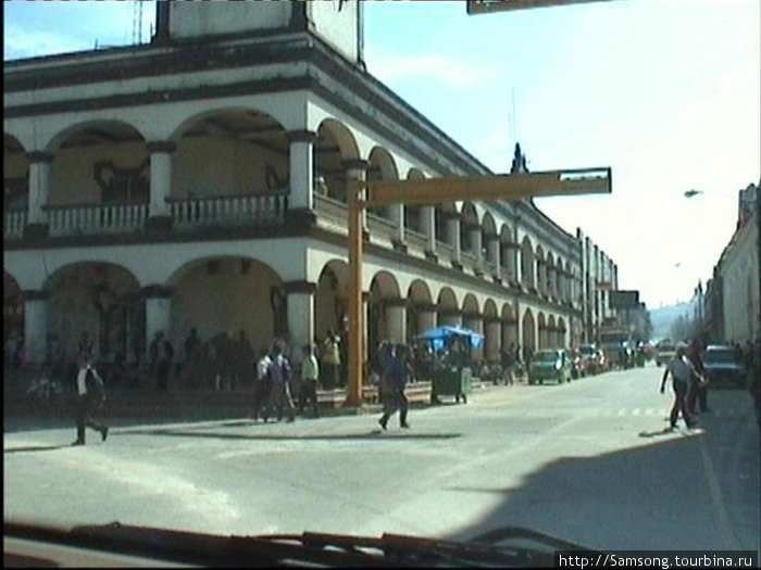 На одной из улиц города Coban. Гондурас