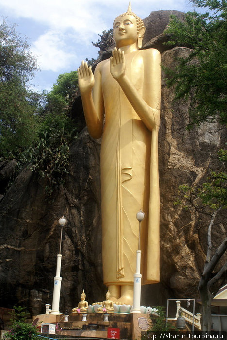 Стоящий Будда Хуа-Хин, Таиланд
