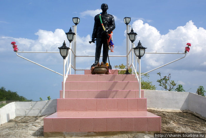 Статуя короля Хуа-Хин, Таиланд