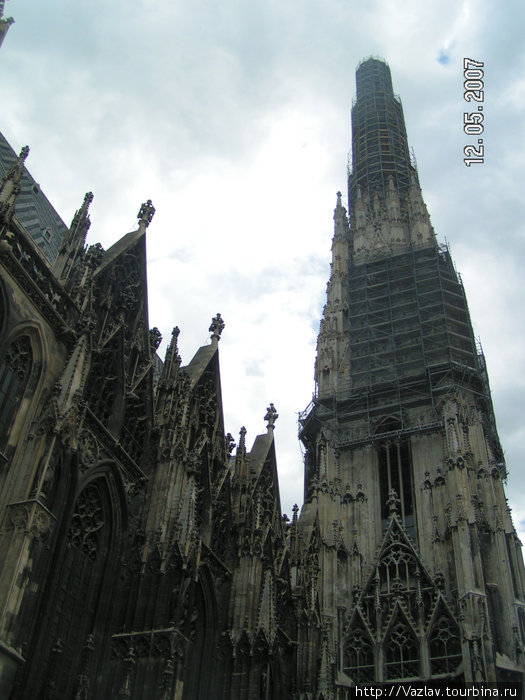 Размеры собора подавляют Вена, Австрия