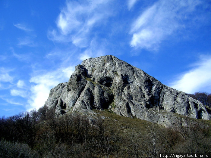 Стол-гора — далеко не всегда ее можно увидеть в полной красоте... Республика Крым, Россия