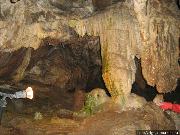 Красная пещера, одна из самых больших пещер Крыма, исследованная часть составляет около 20км протяженности и 6 этажей Республика Крым, Россия