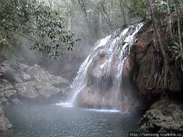 Каково было моё удивление,когда я понял,что вода в ручье горячая и лежать в ванной такой и видеть джунгли это истинное наслаждение.Сознаюсь честно,так и пролежал бы там всю жизнь. Гондурас
