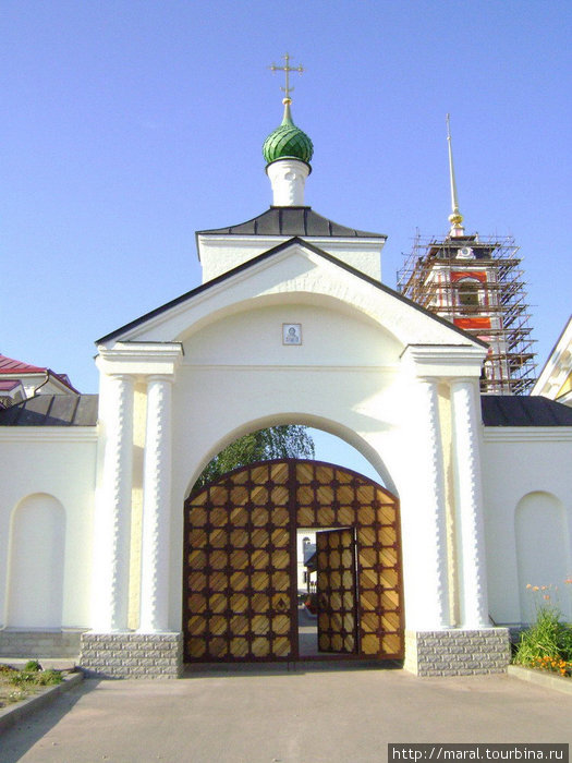 Южные Святые врата со стороны Варниц Ростов, Россия