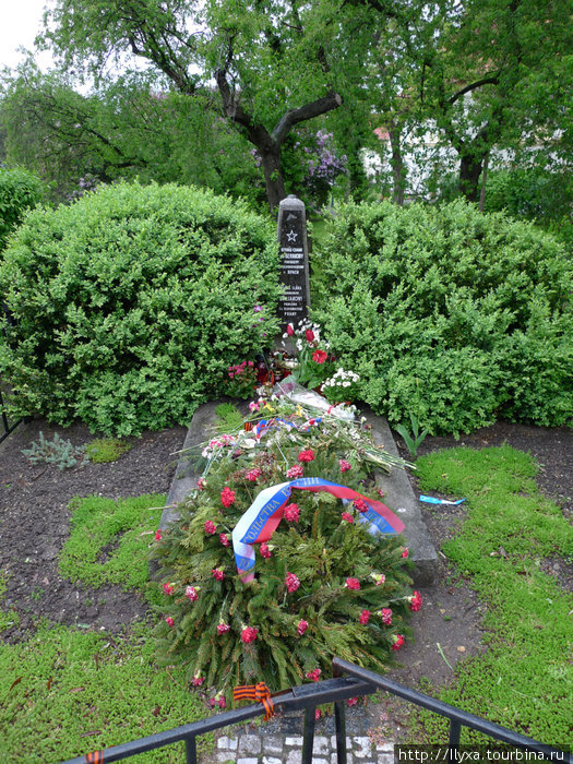 Могила Красноармейа Белякова. Погиб при освобождении Праги. Чехия