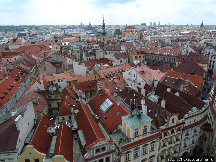 Вид на Прагу со Староместкой ратуши Чехия