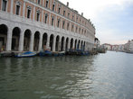 Нецентральные каналы открывают совершенно нетипичные для Венеции виды