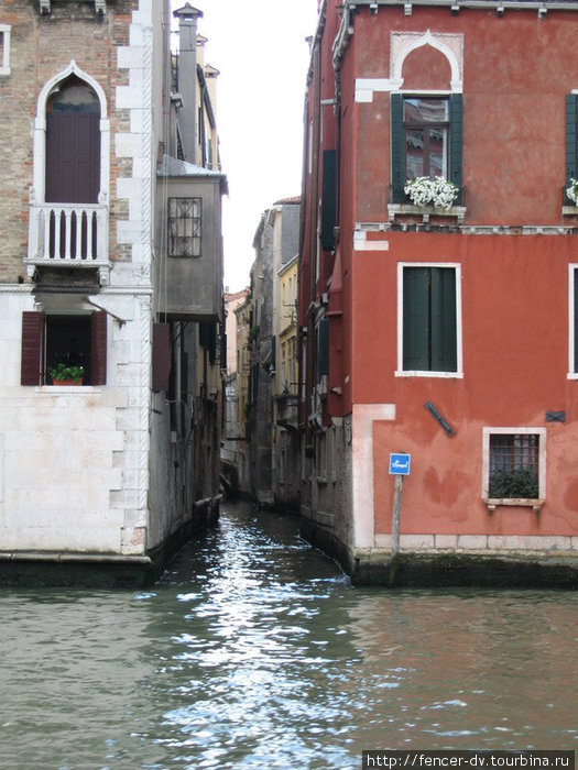 В такой канал может зайти только гондола) Венеция, Италия