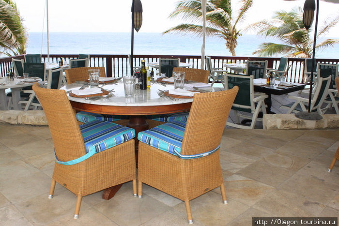 Ужин с видом на море, а если завтракать рано утром, то можно наблюдать за рассветом Басшеба, Барбадос