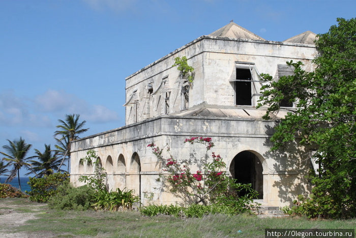 Тоже, вроде симпатичный дом, но заброшенный Барбадос