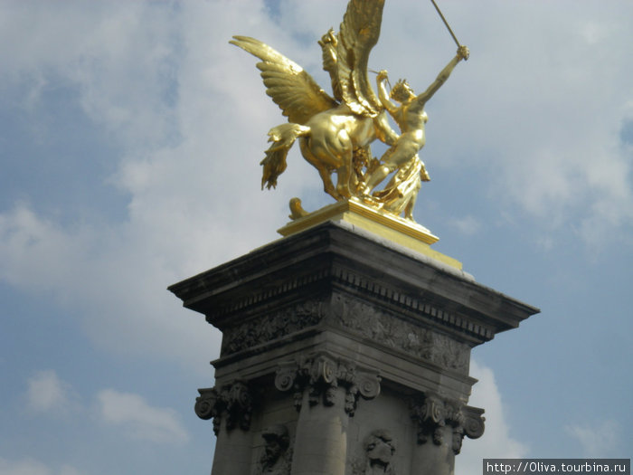 На мосту Александра III Париж, Франция