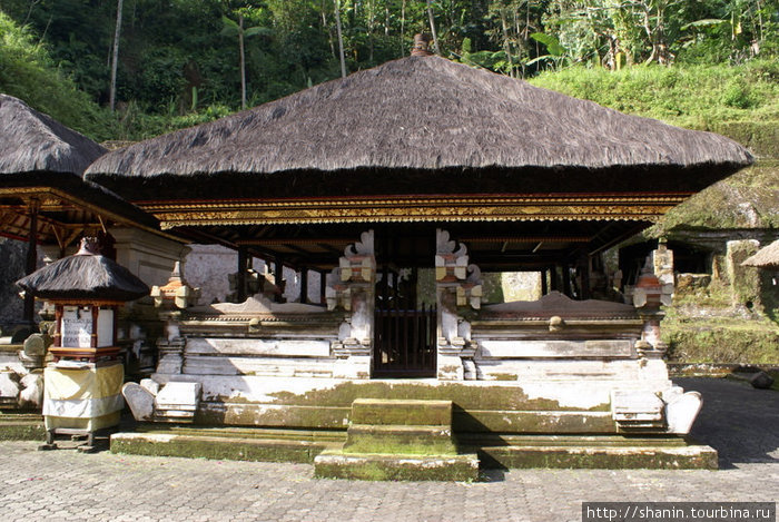 Храм под соломеной крышей Убуд, Индонезия