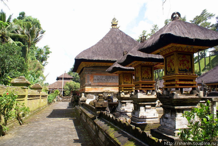 Ряд алтарей Убуд, Индонезия