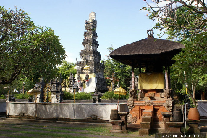 Храм Пура Агунг Денпасар, Индонезия