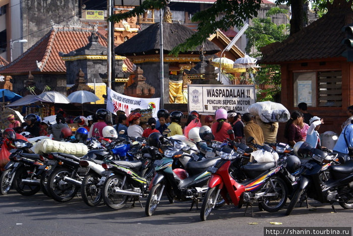 Стоянка мотоциклов Денпасар, Индонезия