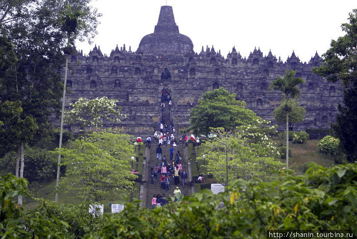 Буддистская пирамида