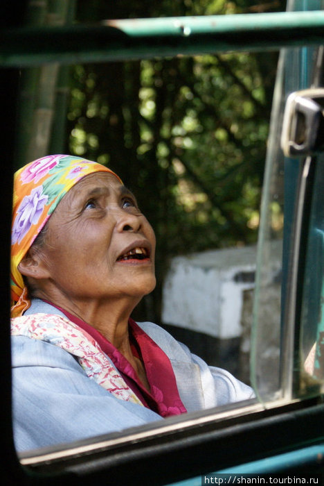 Посадка в микроавтобус Проболингго, Индонезия