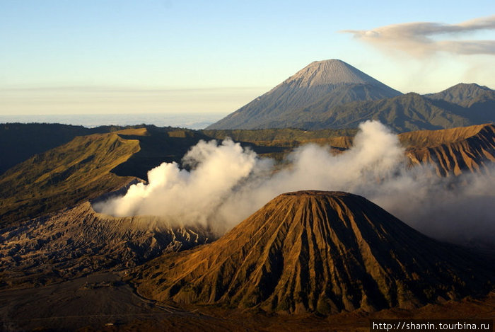Сразу три вулкана — Баток, Бромо и Семеру Проболингго, Индонезия