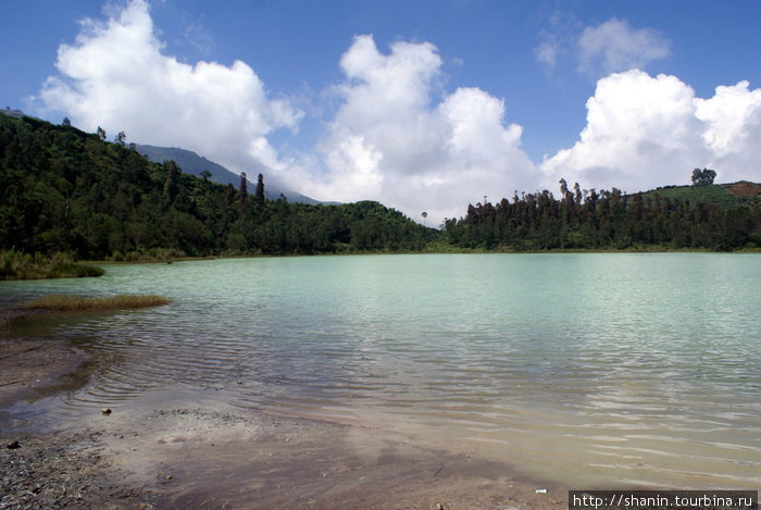 Озеро на плато Диенг Тегал, Индонезия