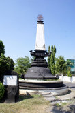 Памятник у вокзала