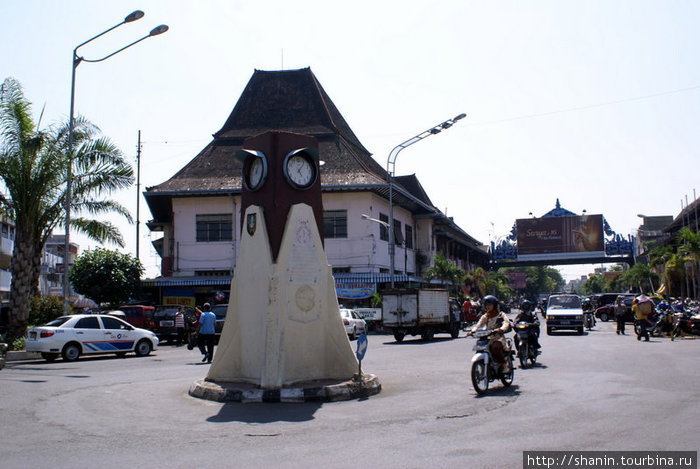 На улице в Соло Суракарта, Индонезия