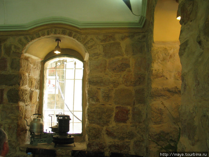 Ресторанчик в старом доме со стенами толщиной пол-метра Иерусалим, Израиль