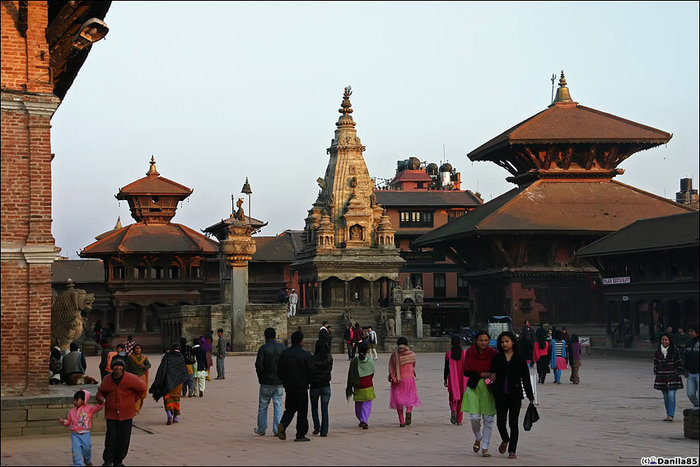 Одна из центральных площадей. Бхактапур, Непал
