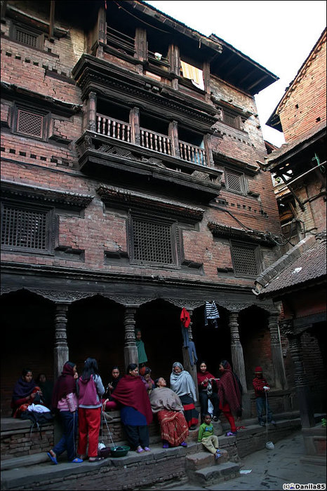 И традиционными двориками. Бхактапур, Непал