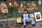 Продавец картин на улице