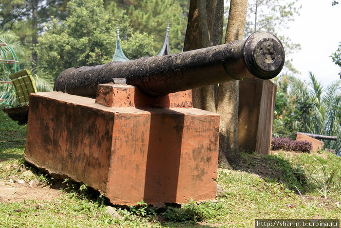 Старая пушка Букиттинги, Индонезия