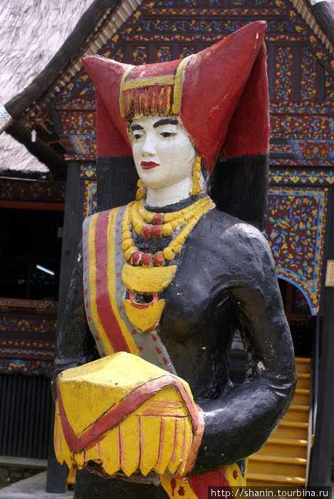 Деревянная статуя Букиттинги, Индонезия