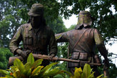 Бронзовые солдаты в парке Панорама