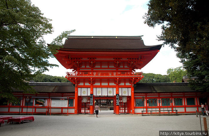 В святилище Симогамо Киото, Япония