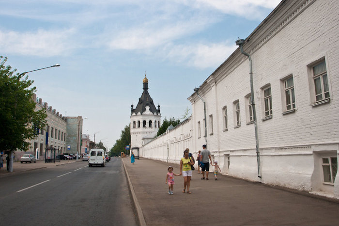 Стены Богоявленско-Анастасьинского женского монастыря. Кострома, Россия